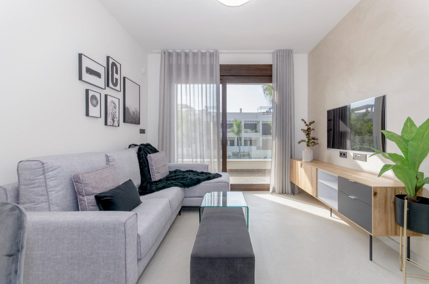 https://production-kyero-property-images.s3.amazonaws.com/19837/19837583/389080562_original.jpg?checksum=c898e8c21e9641f02df2c560b054f769cc7ea333