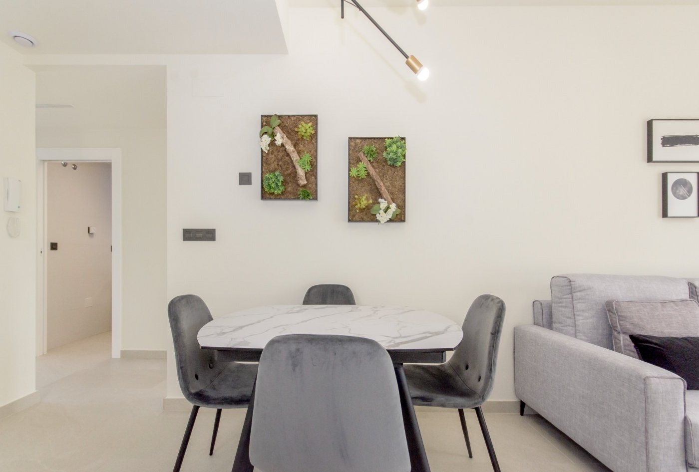 https://production-kyero-property-images.s3.amazonaws.com/19837/19837583/389080563_original.jpg?checksum=20084c667d8adff82997a6ee8519fe7883025753