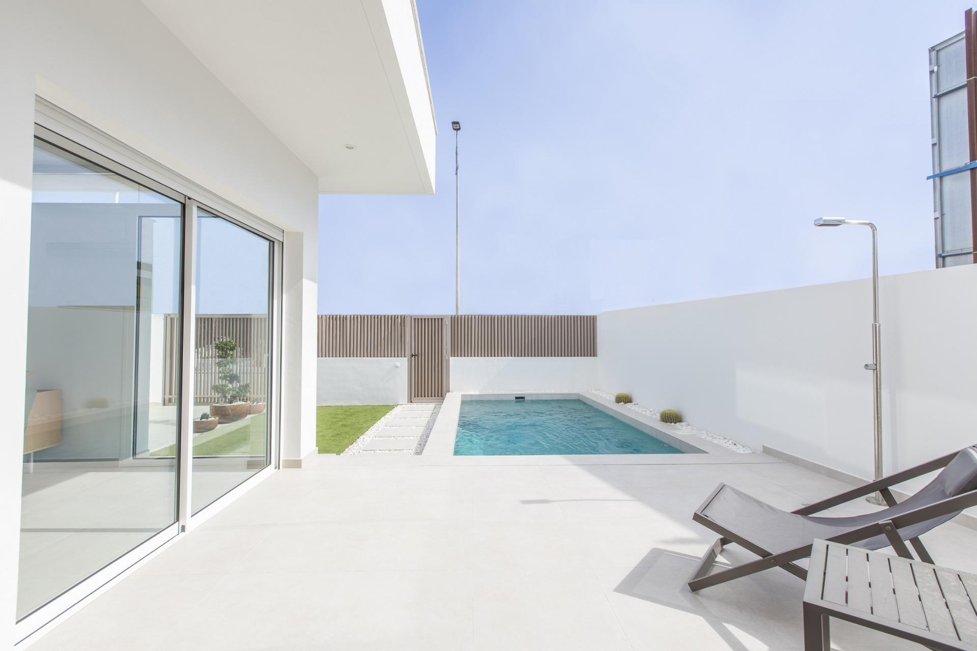 https://production-kyero-property-images.s3.amazonaws.com/18645/18645810/419931221_original.jpg?checksum=246281f6c7eed1da9e252e1de6f7f76be3f9f5b1