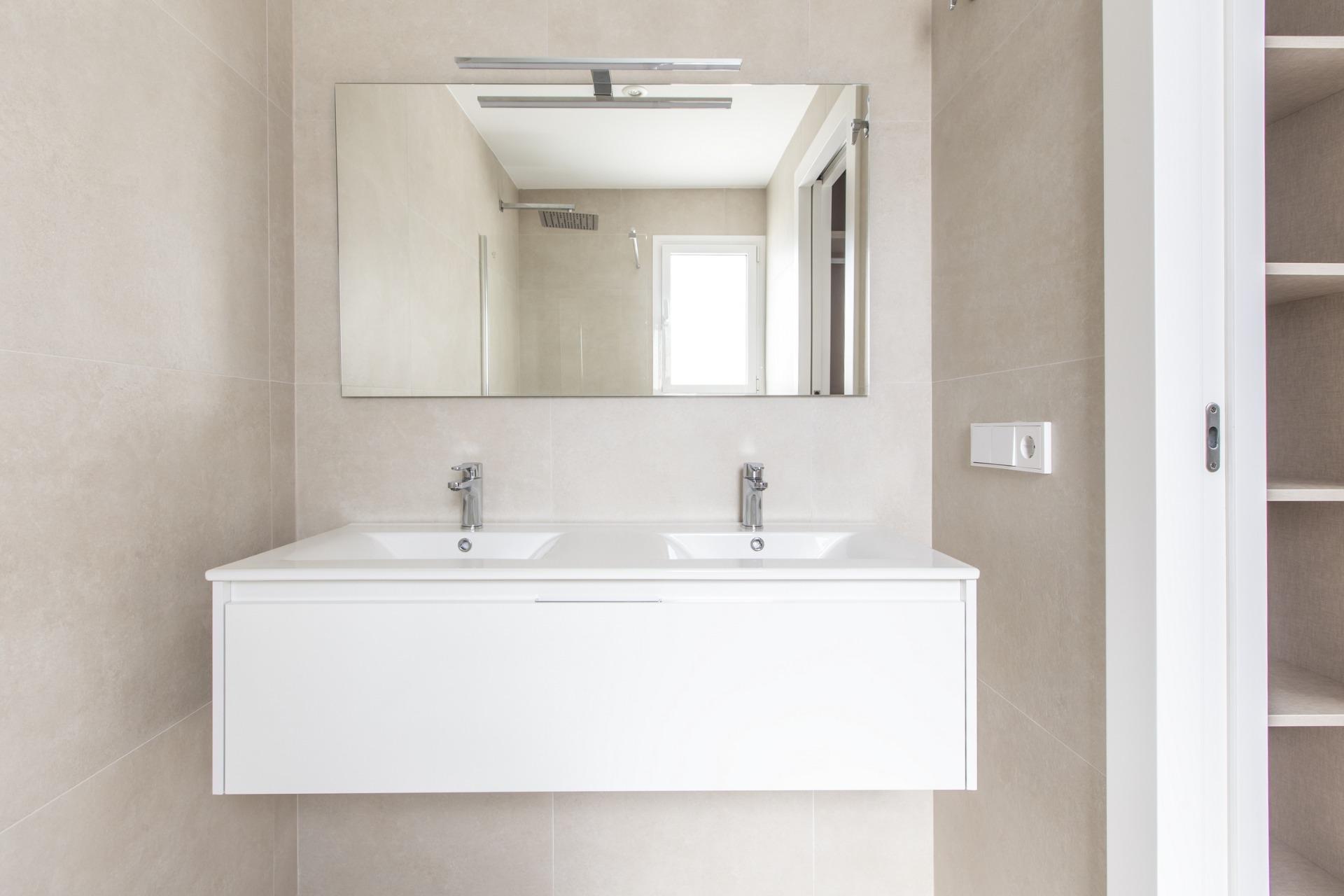 https://production-kyero-property-images.s3.amazonaws.com/18645/18645810/419931226_original.jpg?checksum=083372fb8a302d0441ce06feb414ea46b903c184