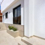 https://production-kyero-property-images.s3.amazonaws.com/21041/21041262/420356438_original.jpg?checksum=e5f4718836d93142aa561f8cffbbc1a810e38f24
