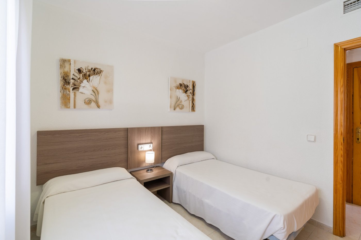 https://production-kyero-property-images.s3.amazonaws.com/21047/21047088/420511161_original.jpg?checksum=9ede44abf7907035fd4311eef936c2bb03601293