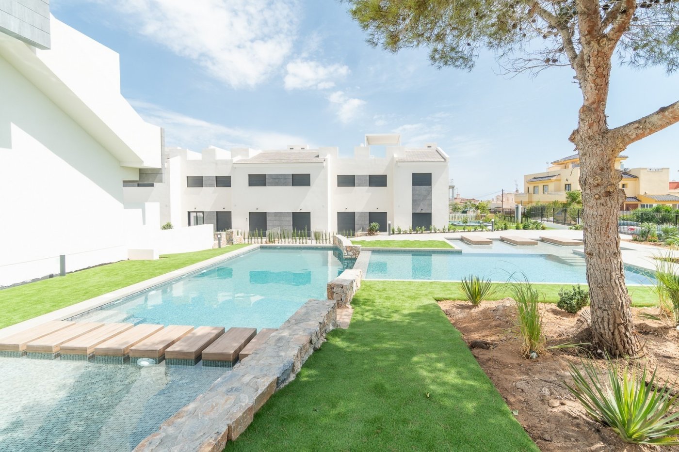 https://production-kyero-property-images.s3.amazonaws.com/21047/21047089/420511189_original.jpg?checksum=c28334a578193c3d3f9d8a1a08d7456684921831
