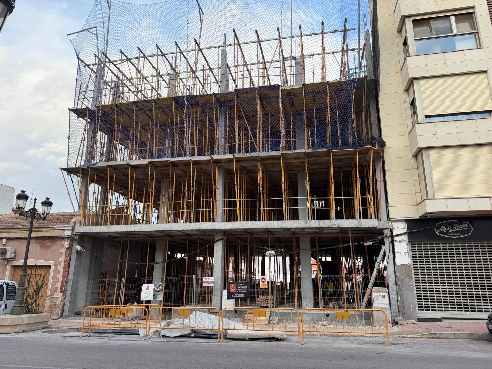 https://production-kyero-property-images.s3.amazonaws.com/21048/21048710/420558059_original.jpg?checksum=c4dfe17d403c49081e0544536c3901aa6cddc322