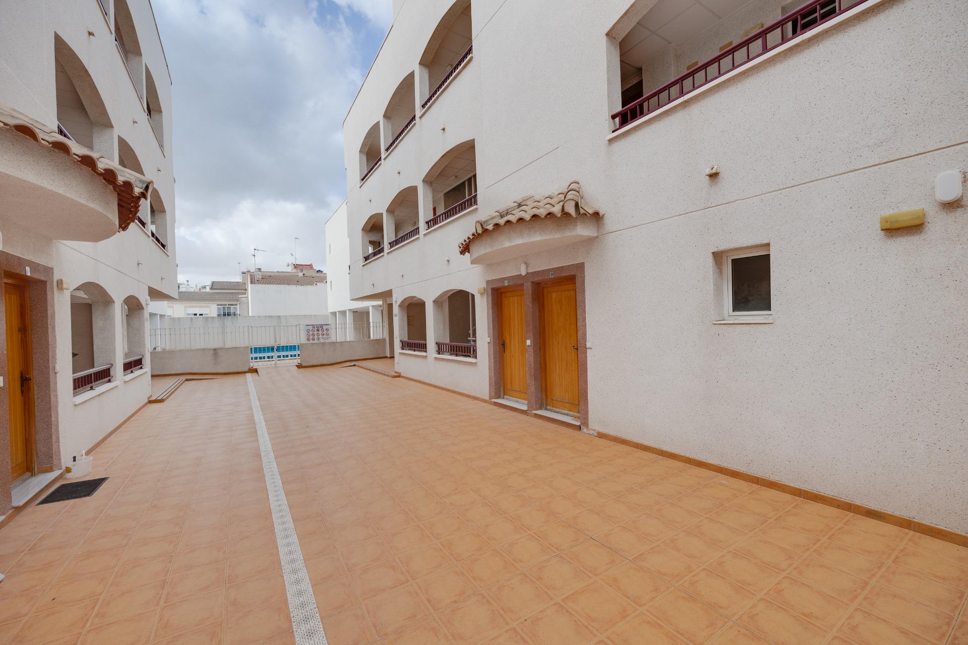 https://production-kyero-property-images.s3.amazonaws.com/21048/21048713/420558109_original.jpg?checksum=9f3ab8f1ac81ef92ae2cd6eec968d3e07b93d4c0