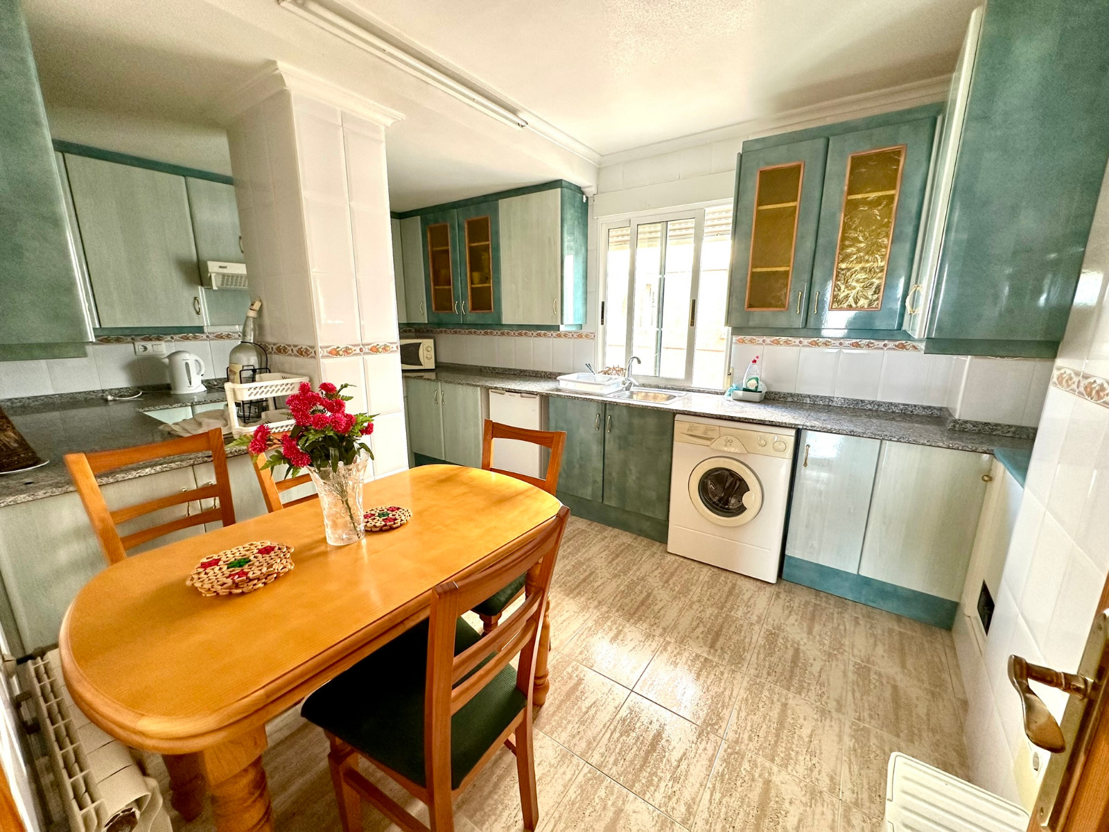 https://production-kyero-property-images.s3.amazonaws.com/21095/21095746/421589570_original.jpg?checksum=ea136ddb34376c186d73fd759749ec29015da13f