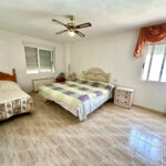 https://production-kyero-property-images.s3.amazonaws.com/21095/21095746/421589574_original.jpg?checksum=149e05690dc192a831668801494dff8478a0d7ea