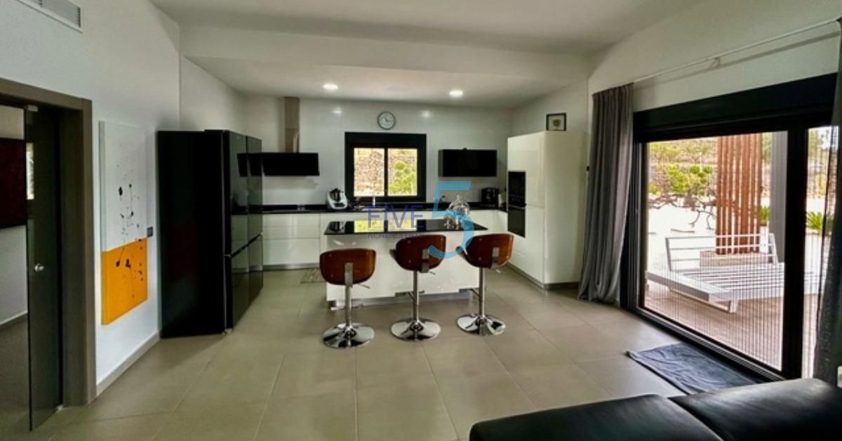https://cdn.proppy.app/propertyphotos/2990/9f153641-d200-4581-87d6-15a0dd5c41c5/748544/663458c8-8b33-41fb-a3f5-bec8a1a28463.jpg