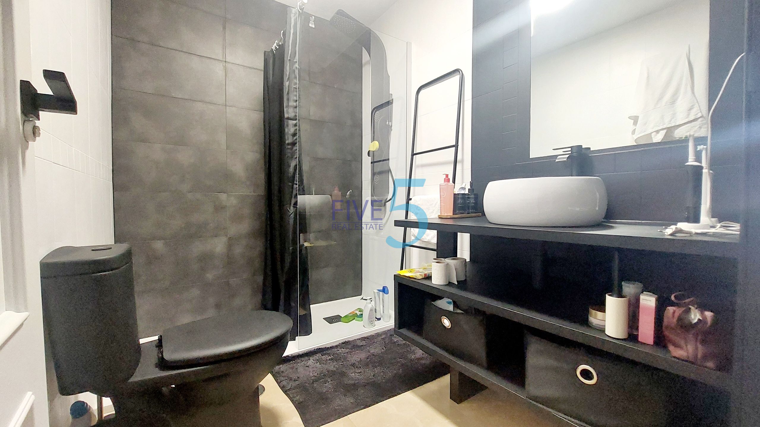 https://cdn.proppy.app/propertyphotos/2990/9f153641-d200-4581-87d6-15a0dd5c41c5/590983/effc4061-d658-4754-9bb3-f45f4be414b8.jpg