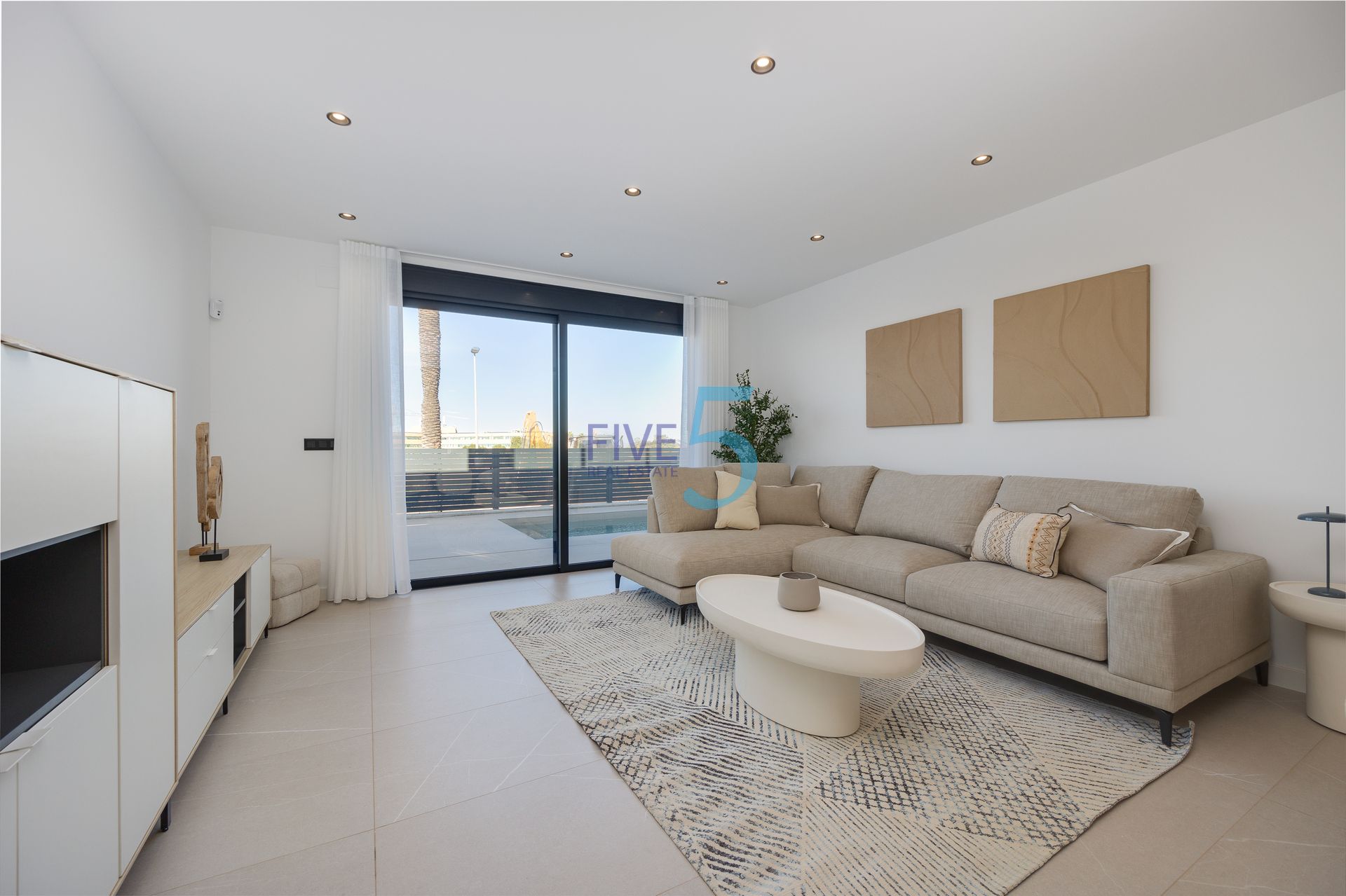 https://cdn.proppy.app/propertyphotos/2990/9f153641-d200-4581-87d6-15a0dd5c41c5/748216/d65d5e46-0653-4cd5-953d-e28ac730603a.jpg