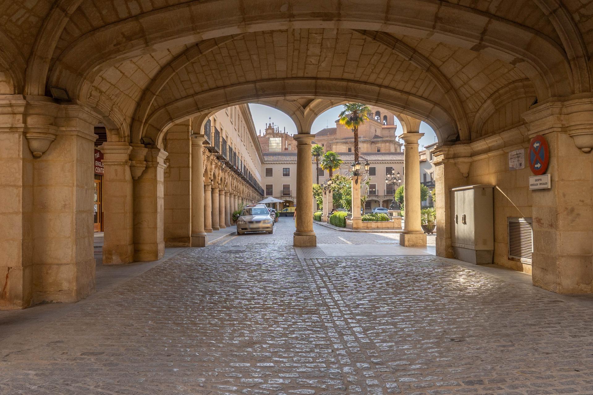 https://fotos15.apinmo.com/5292/29555145/5-4.jpg