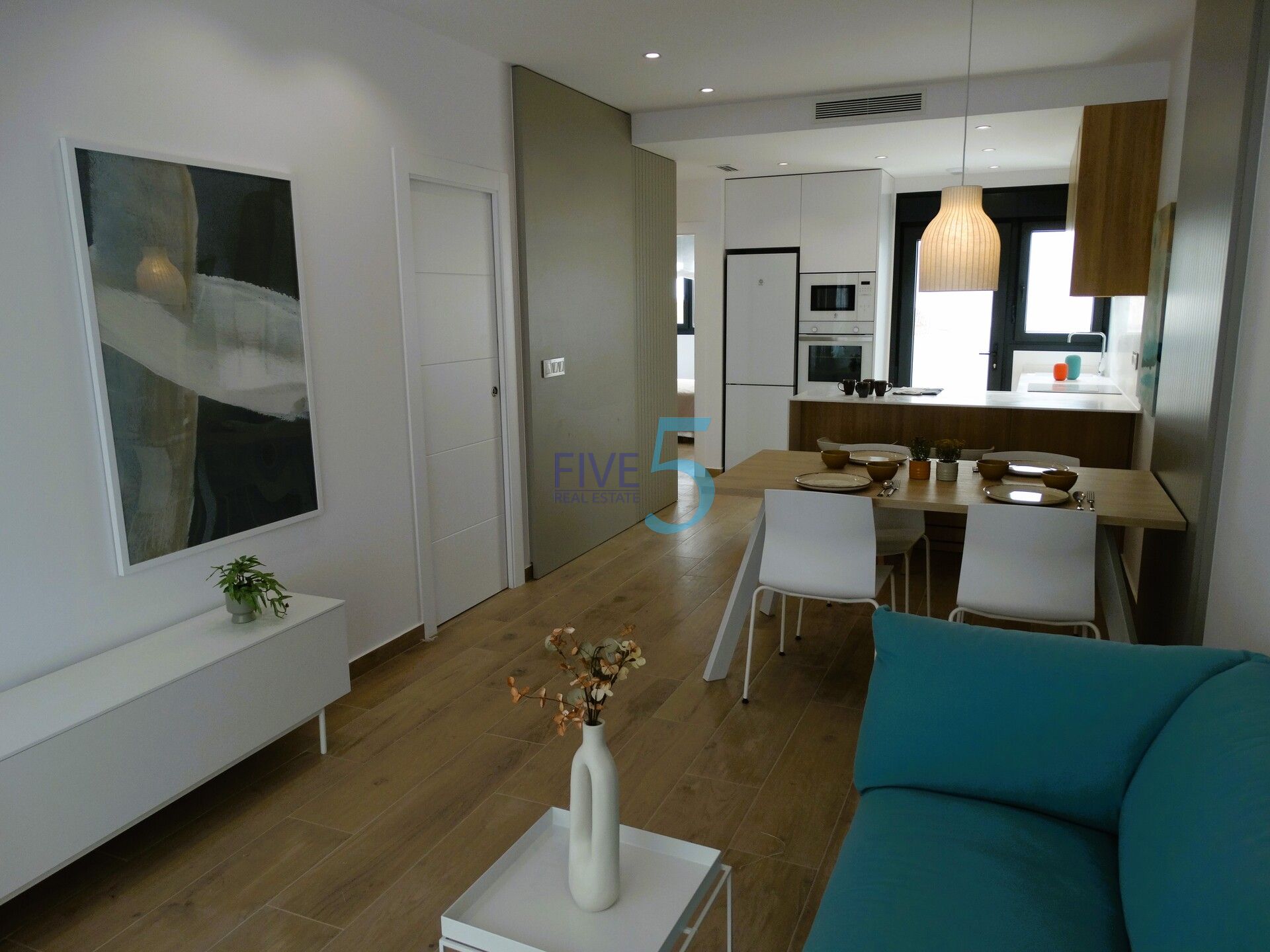 https://cdn.proppy.app/propertyphotos/2990/9f153641-d200-4581-87d6-15a0dd5c41c5/748460/d50ae8a4-4825-4309-8249-cbe7cc4c86a1.jpg