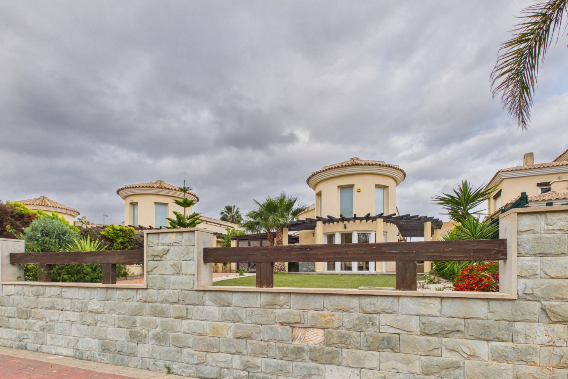 http://landmarkinternational.co.uk/media/images/properties/thumbnails/61630_xl.jpg