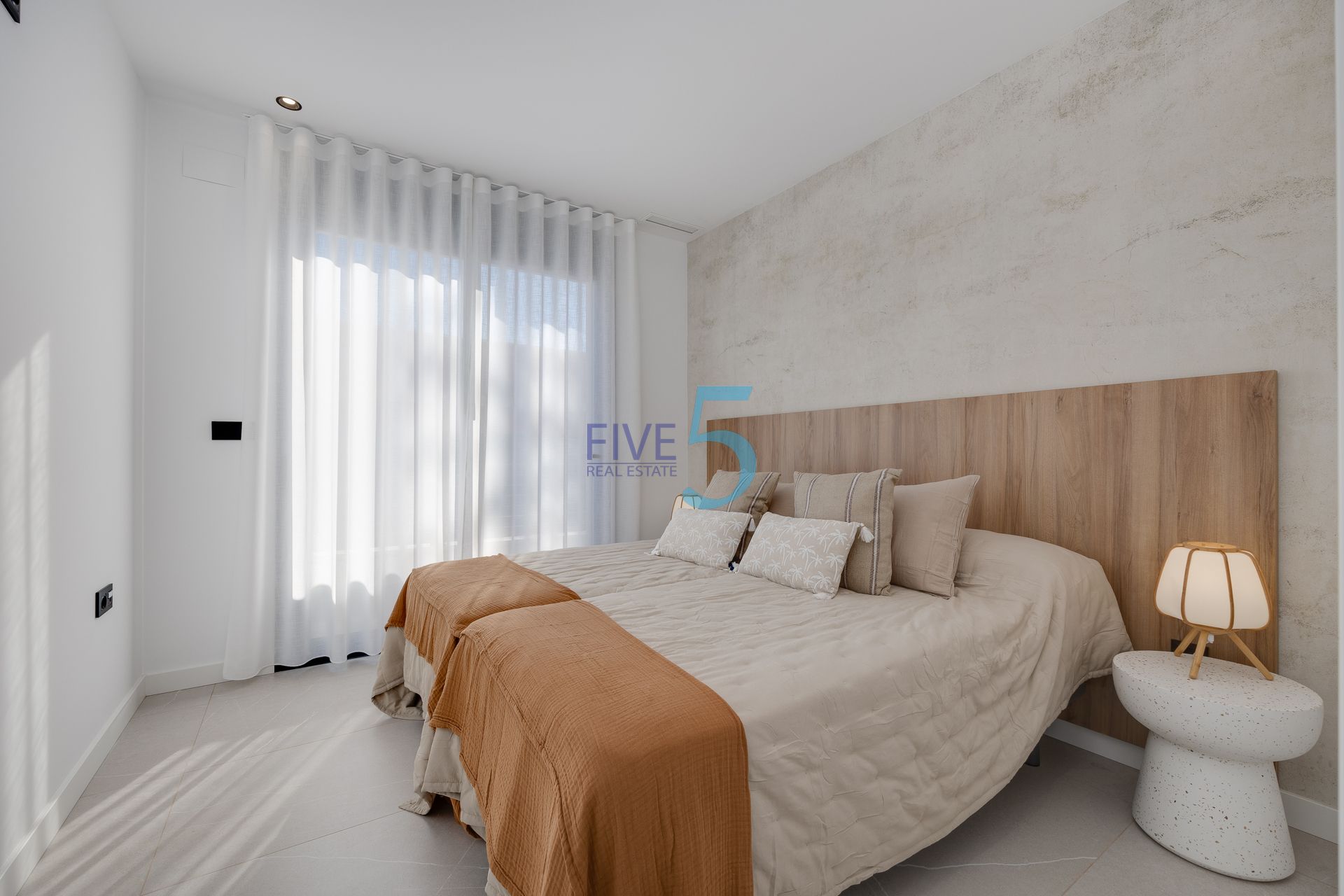 https://cdn.proppy.app/propertyphotos/2990/9f153641-d200-4581-87d6-15a0dd5c41c5/748216/2da1ab3a-b432-4926-a1af-a67612f9b3d5.jpg