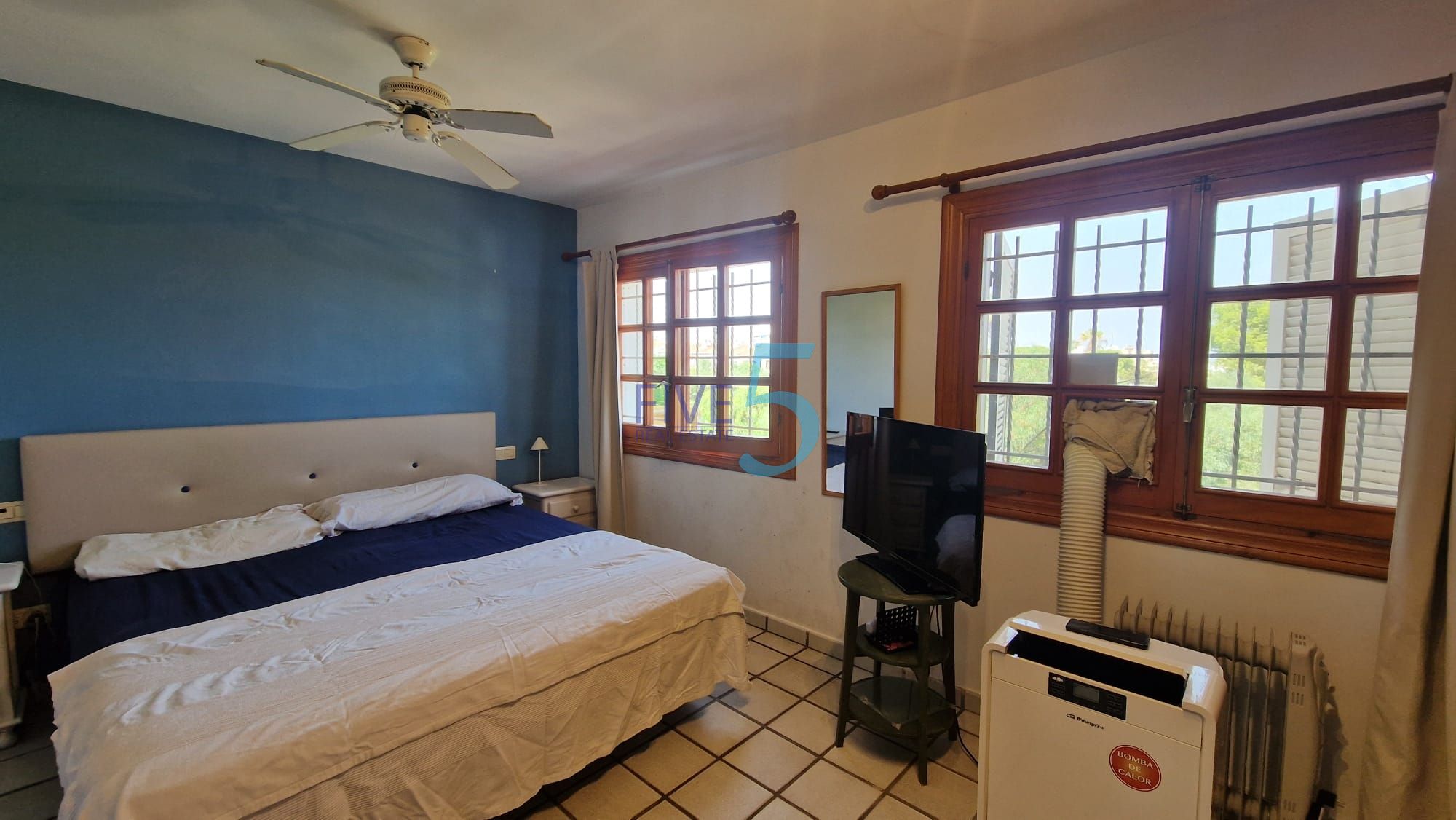 https://cdn.proppy.app/propertyphotos/2990/9f153641-d200-4581-87d6-15a0dd5c41c5/699615/184d025d-691e-4399-9a54-acbd2505dd16.jpg