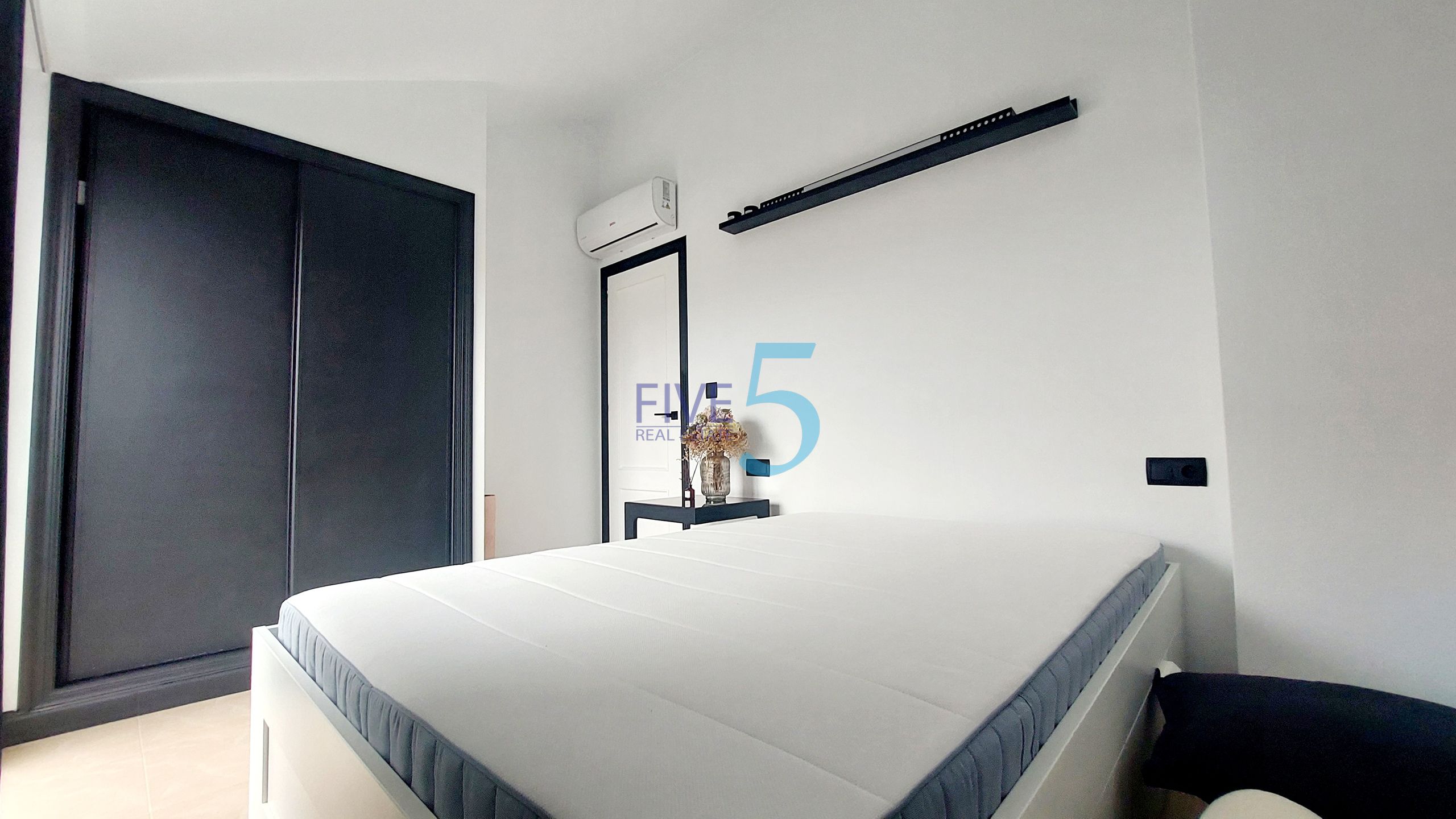 https://cdn.proppy.app/propertyphotos/2990/9f153641-d200-4581-87d6-15a0dd5c41c5/590983/3c81b3e1-4d98-40ec-bc7d-8daff703d2cc.jpg