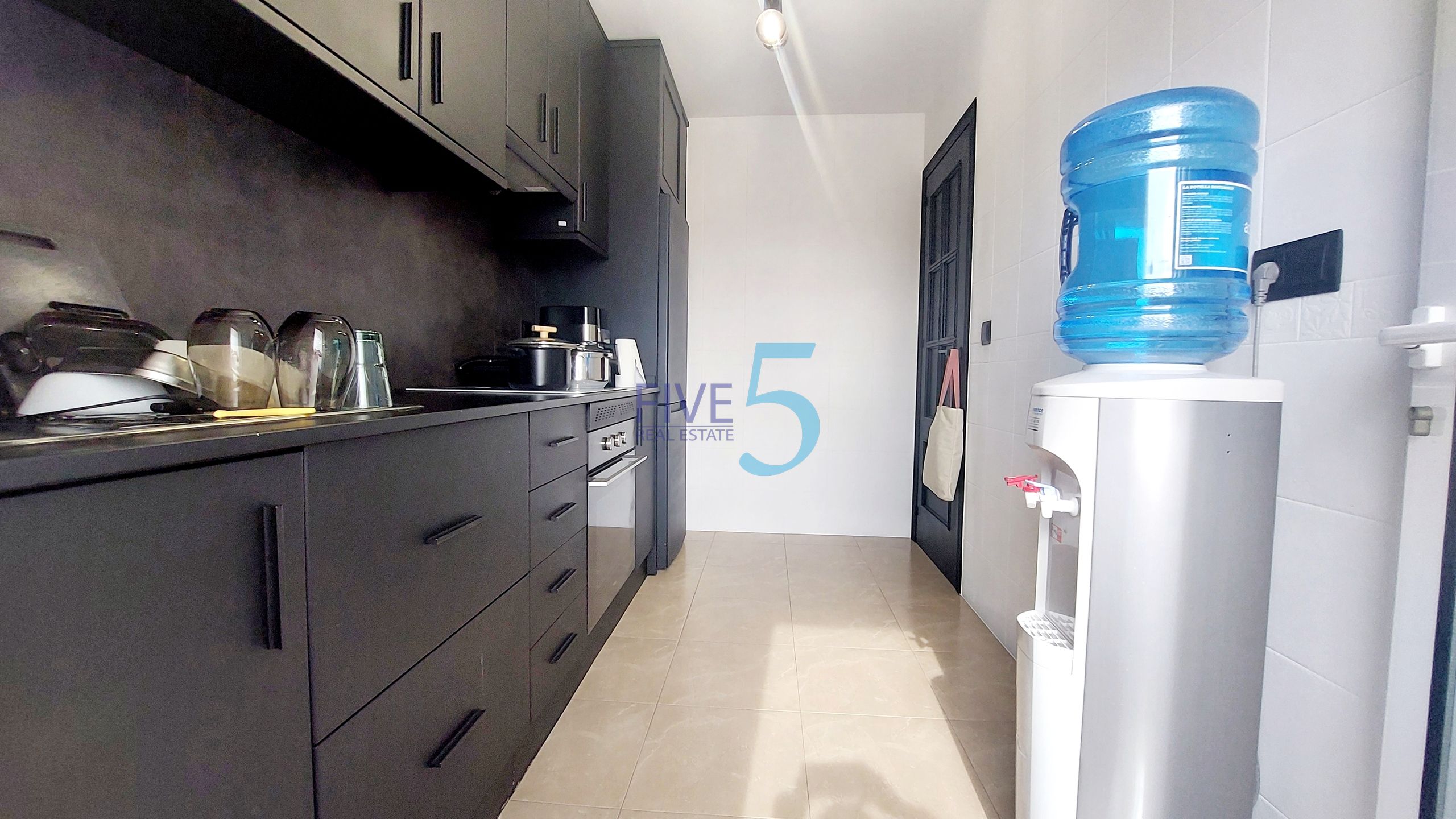 https://cdn.proppy.app/propertyphotos/2990/9f153641-d200-4581-87d6-15a0dd5c41c5/590983/2219cbe1-22ef-481e-9719-65b305398eab.jpg