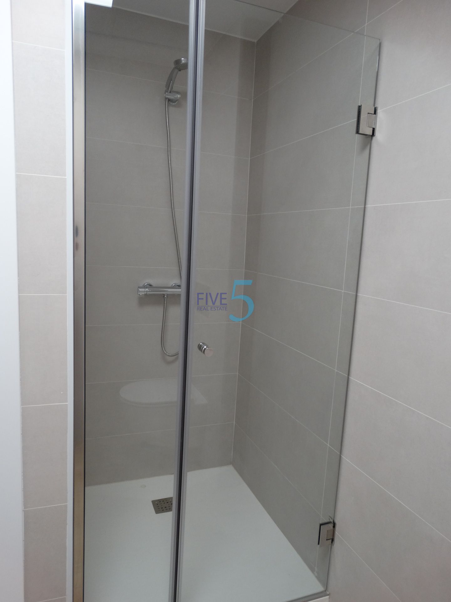 https://cdn.proppy.app/propertyphotos/2990/9f153641-d200-4581-87d6-15a0dd5c41c5/748460/273b1981-5beb-42ee-a2ed-ceb43a8d60f0.jpg