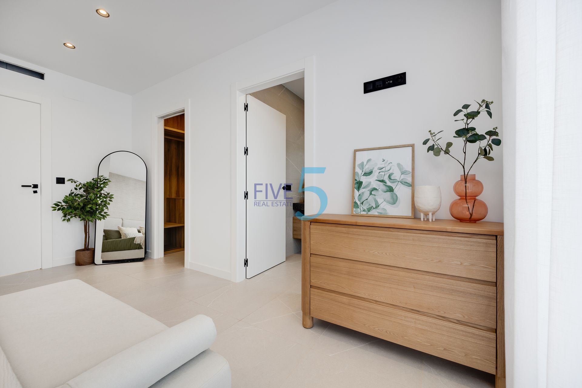 https://cdn.proppy.app/propertyphotos/2990/9f153641-d200-4581-87d6-15a0dd5c41c5/748216/becc0c76-fcb4-4544-a896-0c29c269c278.jpg