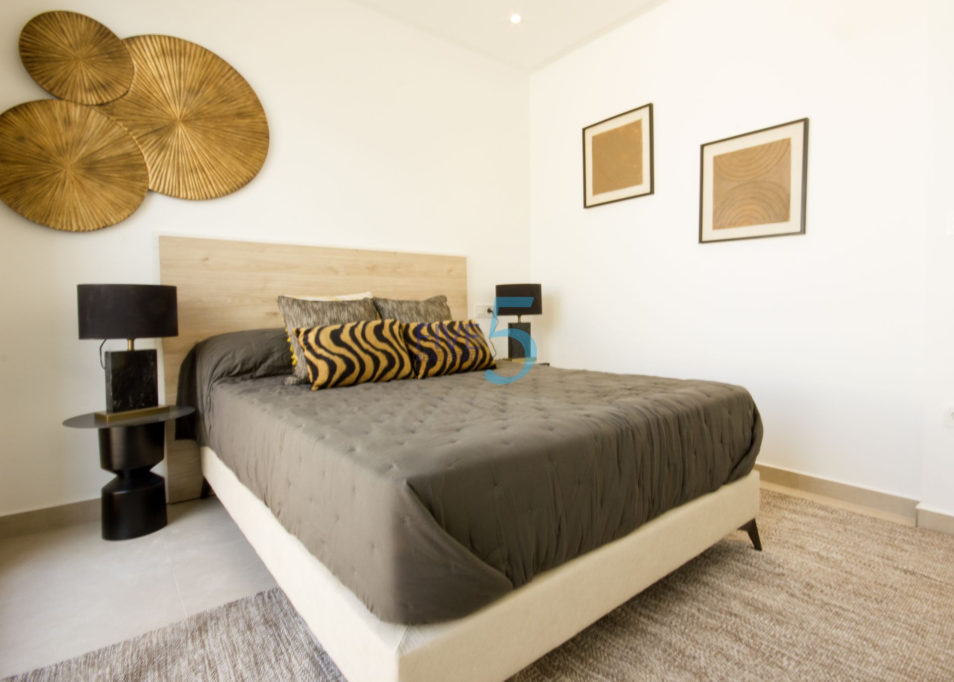 https://cdn.proppy.app/propertyphotos/2990/9f153641-d200-4581-87d6-15a0dd5c41c5/748103/0cf2d2ce-923a-443a-9fb5-eb13c17a86e1.jpg