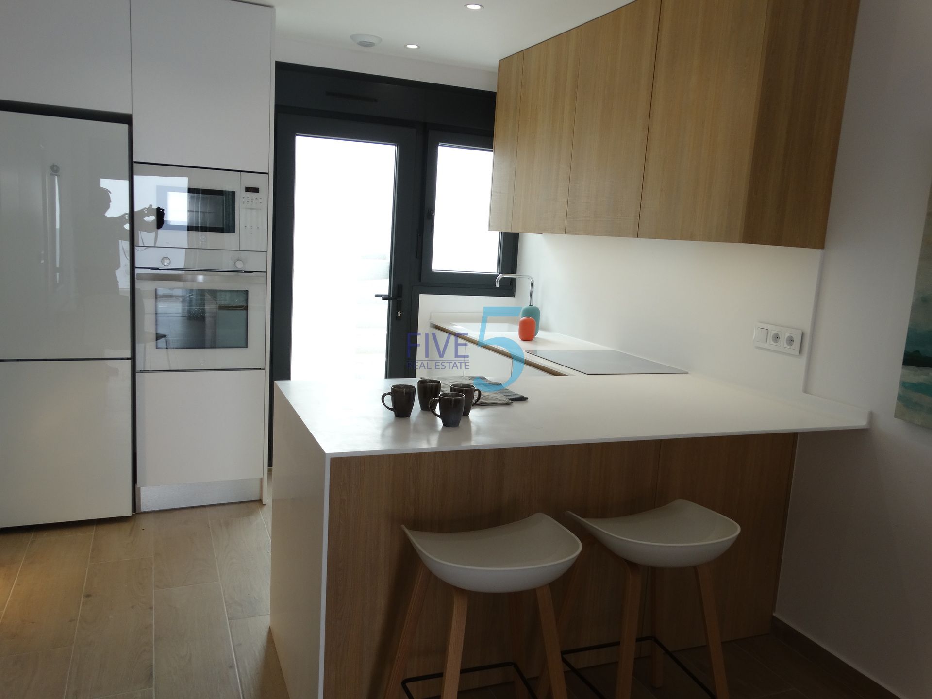 https://cdn.proppy.app/propertyphotos/2990/9f153641-d200-4581-87d6-15a0dd5c41c5/748460/80de6935-1514-4ee2-b077-165ed3a7fdc1.jpg