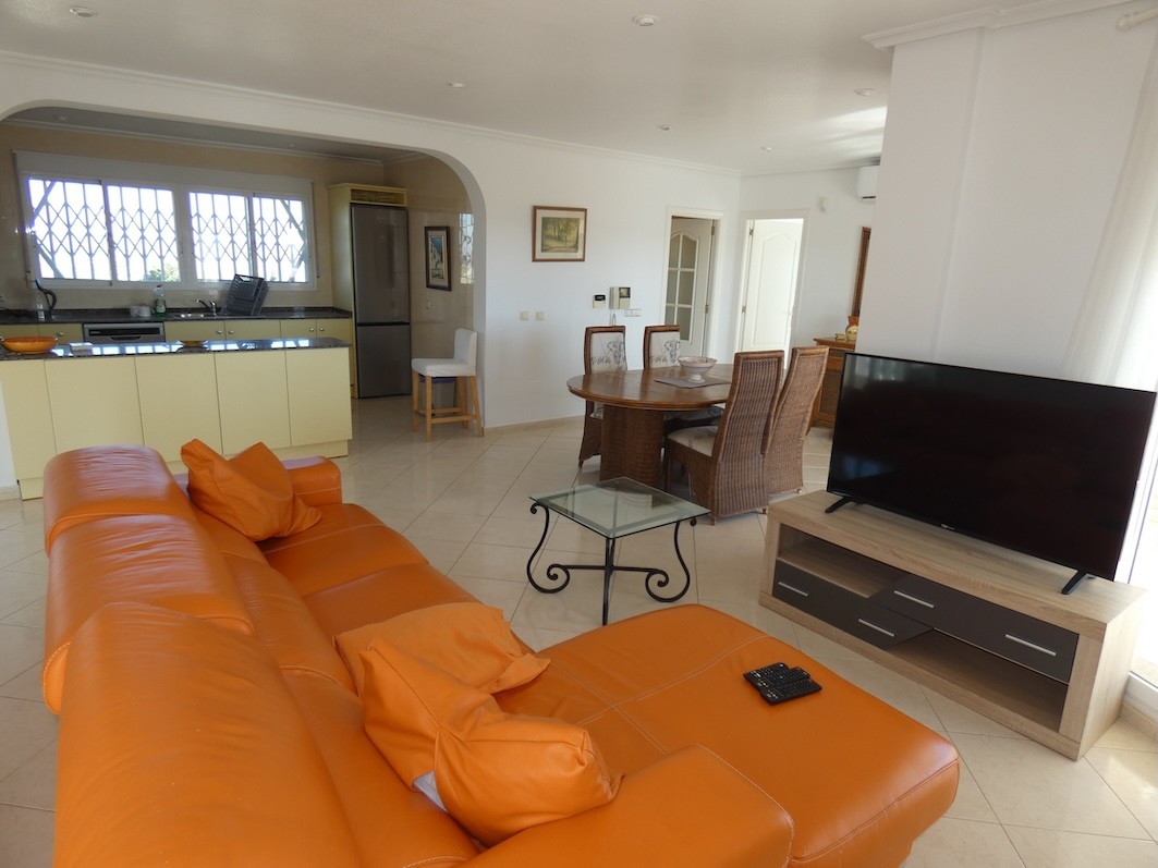 https://completespanishproperty.com/media/images/properties/o_1jujr68hqdn1j1t1lv6pct4eb3o.JPG