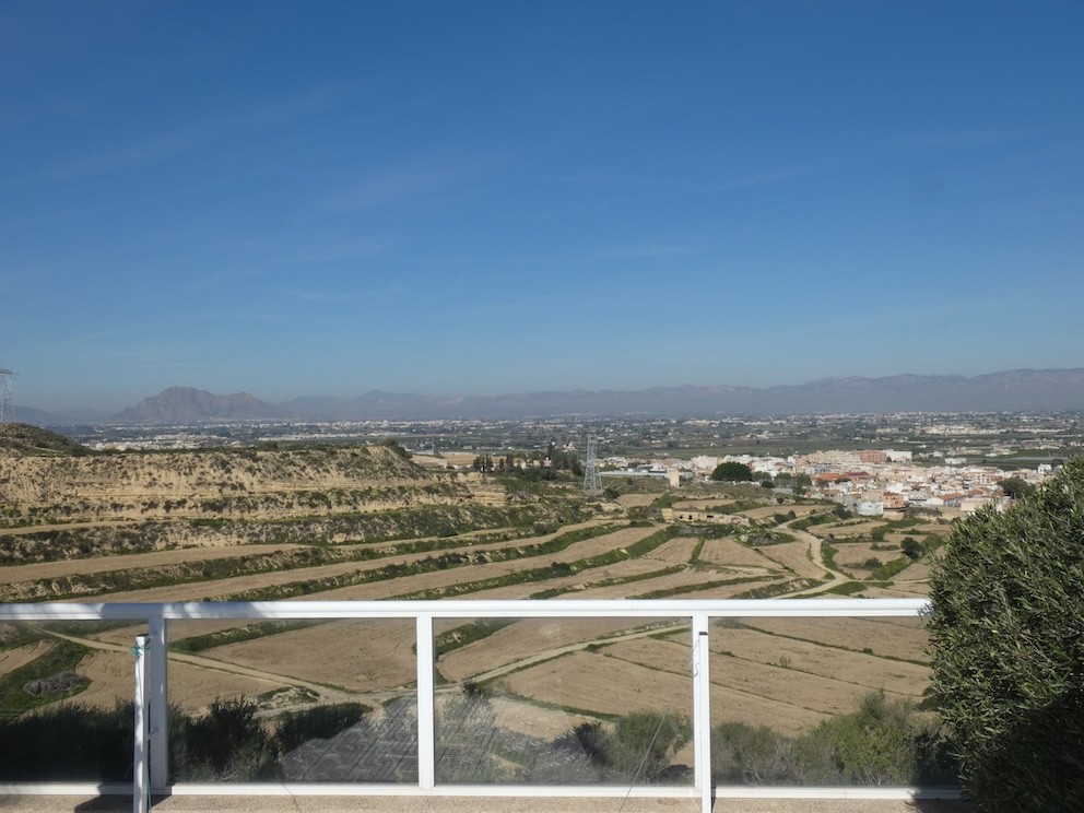 https://completespanishproperty.com/media/images/properties/o_1jujr68hr2tr1e0j8s1bmo1aqp3u.JPG