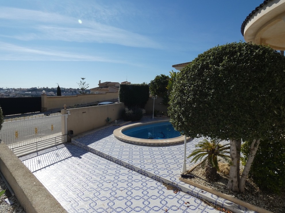 https://completespanishproperty.com/media/images/properties/o_1jujr68hr1f3t1rou1v2b14ur18cr51.JPG