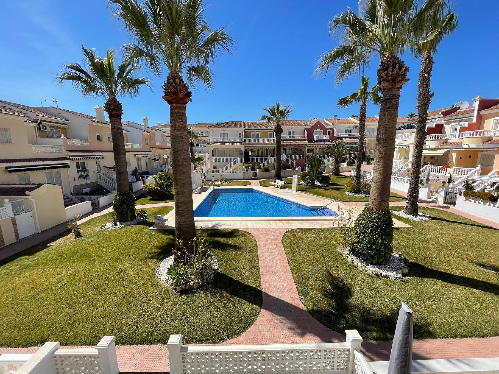 https://www.athomerealestate.es/images/viviendas/15043/w_30.jpeg