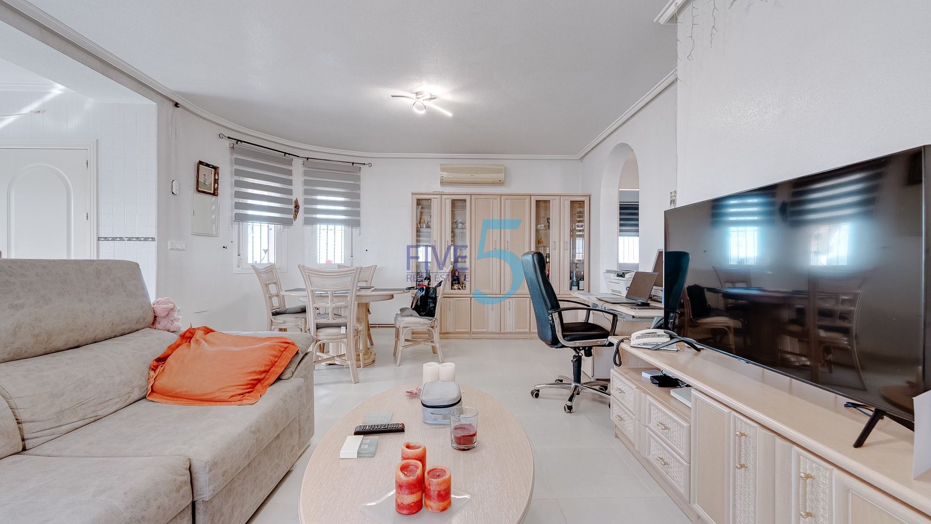 https://cdn.proppy.app/propertyphotos/2990/9f153641-d200-4581-87d6-15a0dd5c41c5/741001/cffe525b-e8dc-4011-a5d9-50c50d23ea25.jpg
