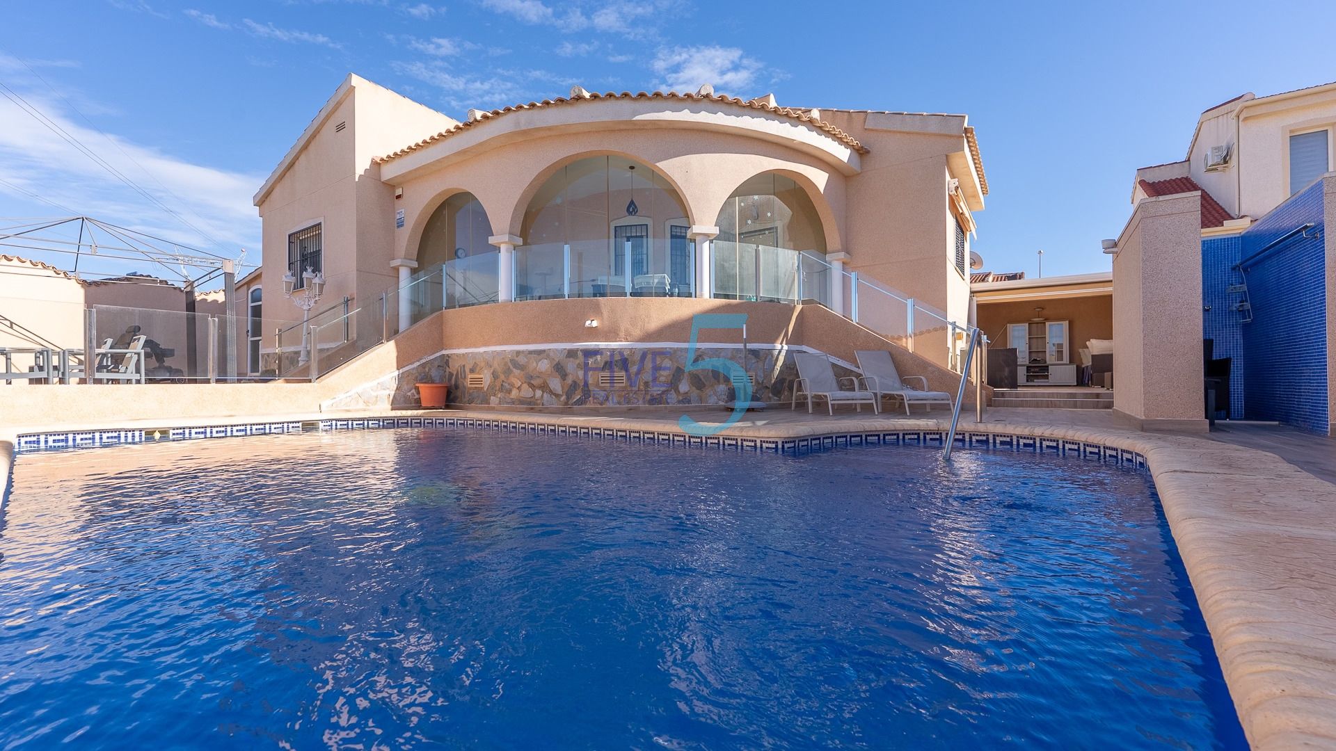 https://cdn.proppy.app/propertyphotos/2990/9f153641-d200-4581-87d6-15a0dd5c41c5/741001/bb882143-c6ff-4e04-b789-7a9fd8c00f3c.jpg