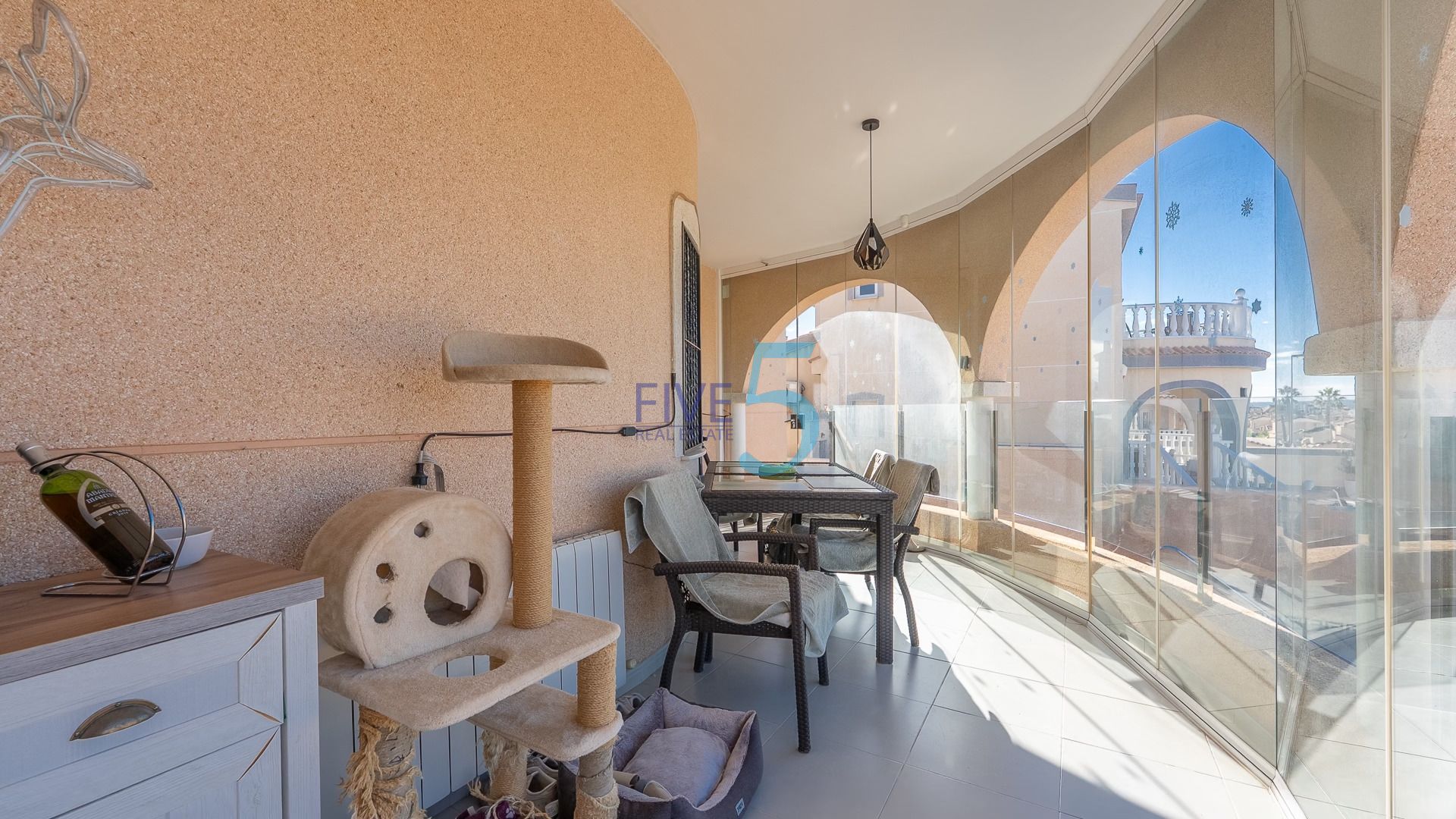 https://cdn.proppy.app/propertyphotos/2990/9f153641-d200-4581-87d6-15a0dd5c41c5/741001/98c9d0d0-5866-43de-88d8-64c48013ecac.jpg