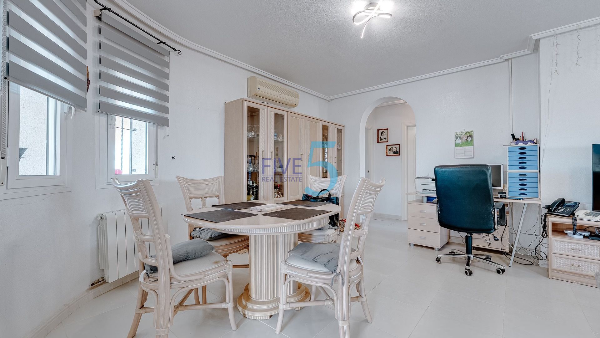 https://cdn.proppy.app/propertyphotos/2990/9f153641-d200-4581-87d6-15a0dd5c41c5/741001/62ab3270-a974-4c33-afd6-e10c67809cf2.jpg
